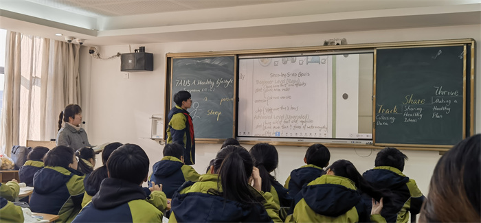 1_2 杨欣怡老师的课堂风采2.jpg