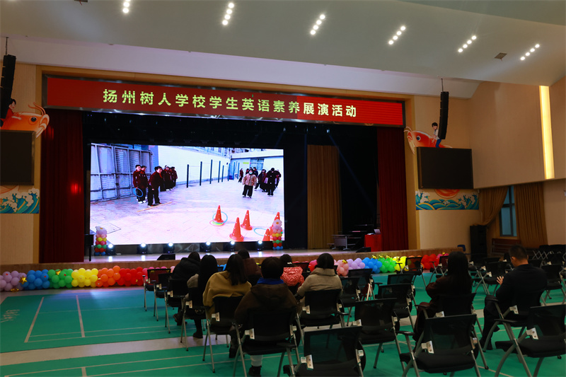 4_2 观看大课间视频.JPG