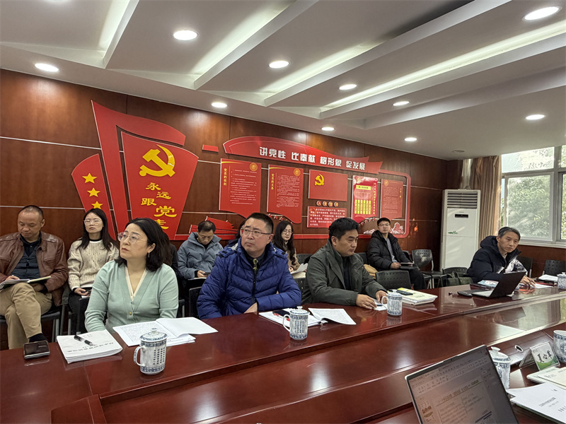 1_2 树人学校南门街校区校长姜亚芹参加论证会.jpg