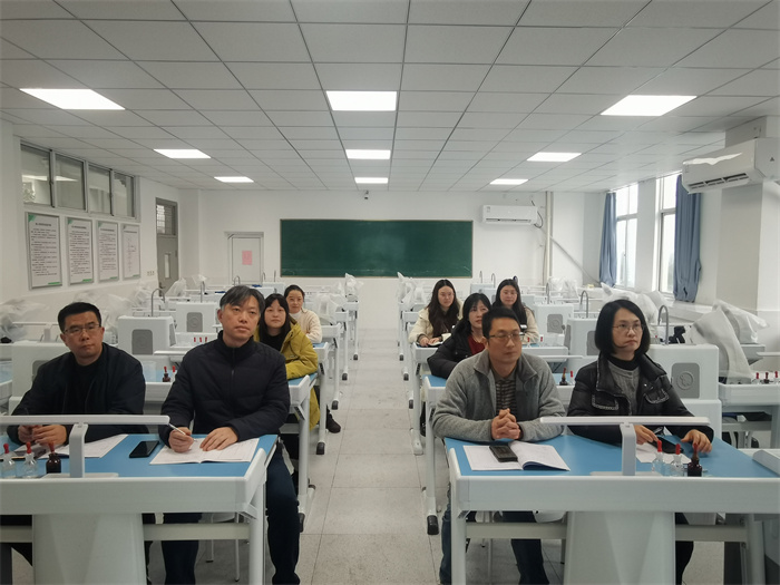 生物组老师听课.jpg 生物组老师听课.jpg