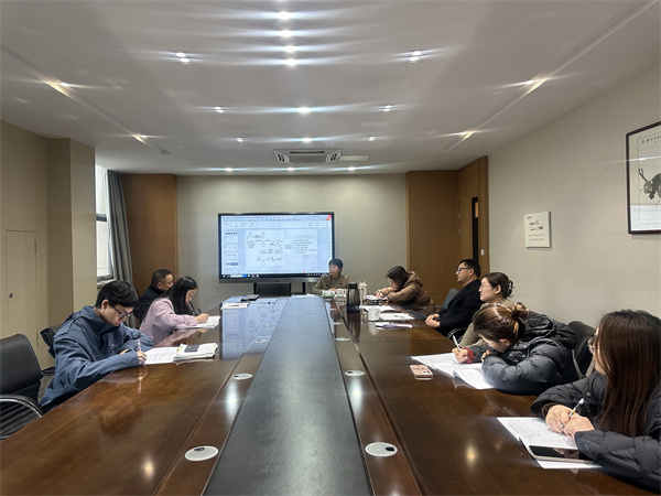 化学组研讨现场.jpg