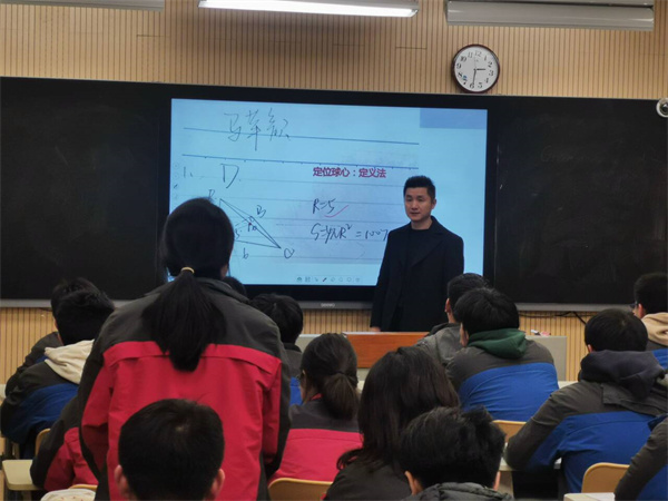 数学组王明星老师课堂风采.jpg