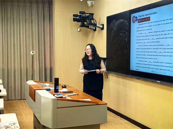 高琴老师授课.jpg 高琴老师授课.jpg