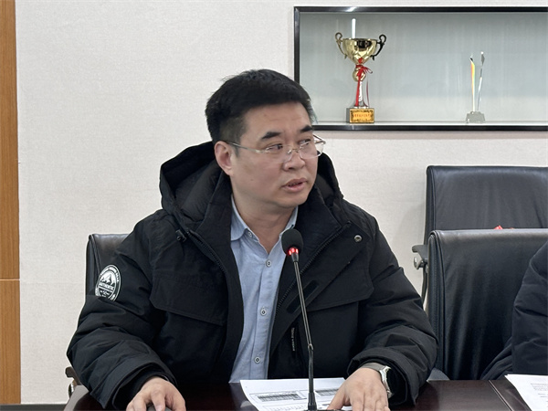 高三年级主任陈瑞飞发言.jpg 高三年级主任陈瑞飞发言.jpg