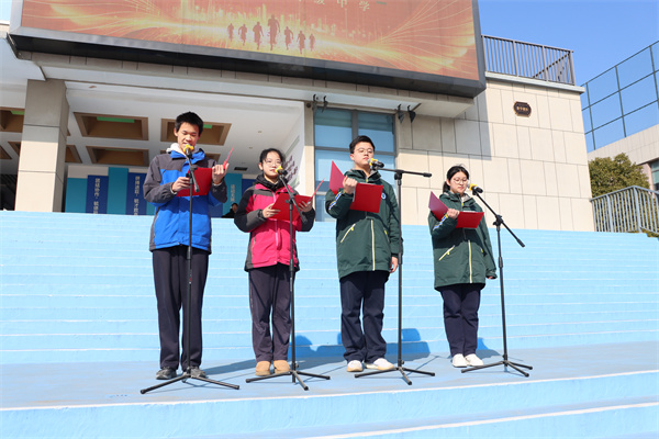 诗歌朗诵.jpg 诗歌朗诵.jpg