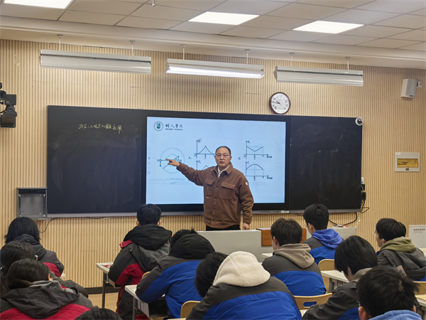 物理组叶建军老师课堂风采.jpg