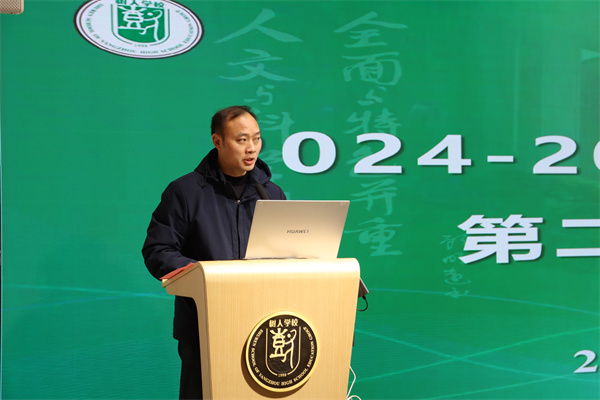 教科室副主任陶力越主持.jpg 教科室副主任陶力越主持.jpg