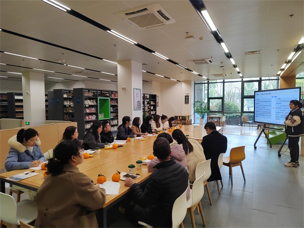 5 研讨现场.jpg