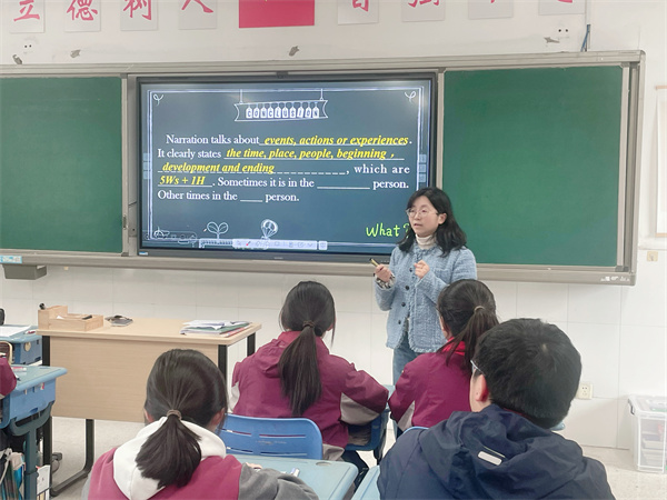 英语组华萍老师课堂风采.jpg
