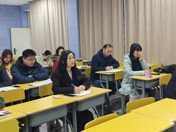 观摩现场.jpg 观摩现场.jpg