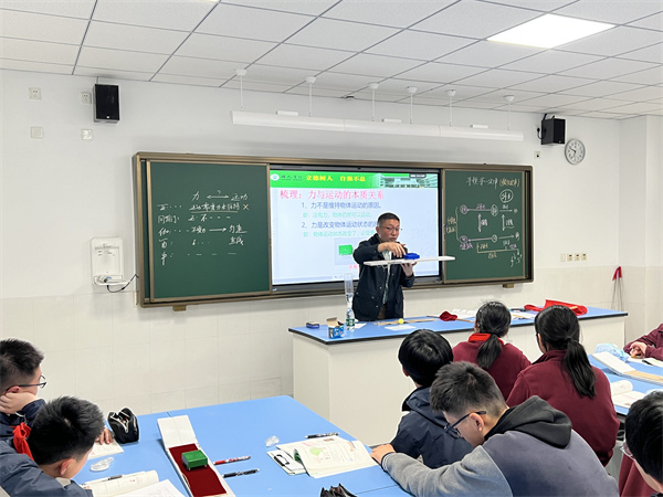 物理组冯文俊老师课堂风采.jpg