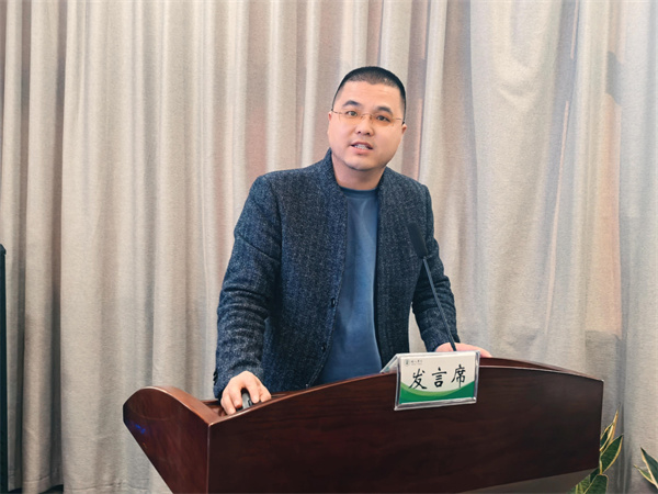 张红艺老师发言.jpg 张红艺老师发言.jpg