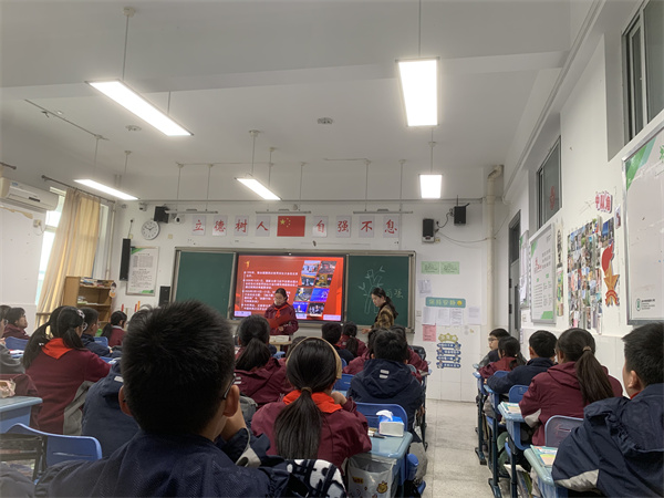 政治组张静静老师课堂风采.jpg