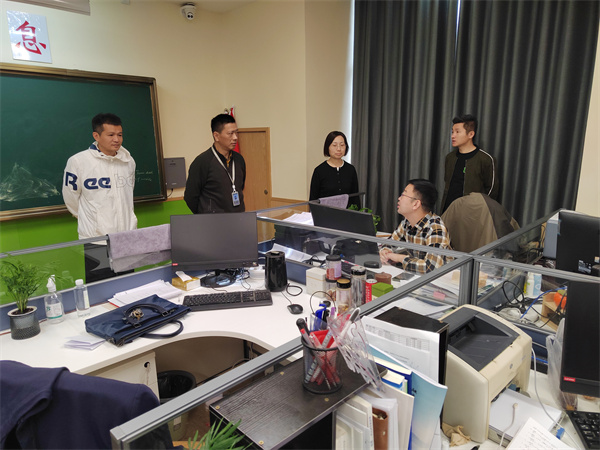 6 检查教师办公室.jpg