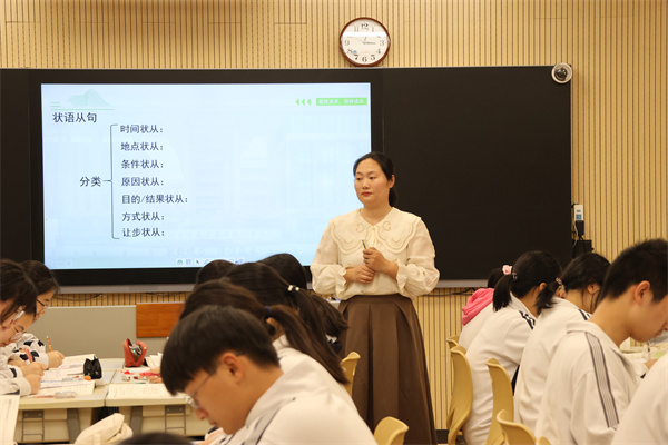 英语组开课.jpg