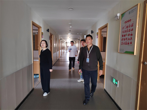 3 检查教师宿舍.jpg