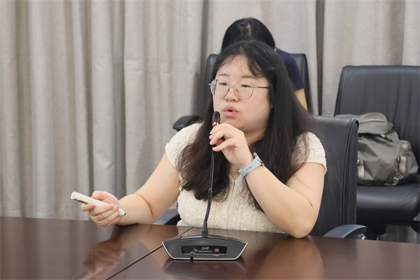 弘扬高中备课组长发言.jpg
