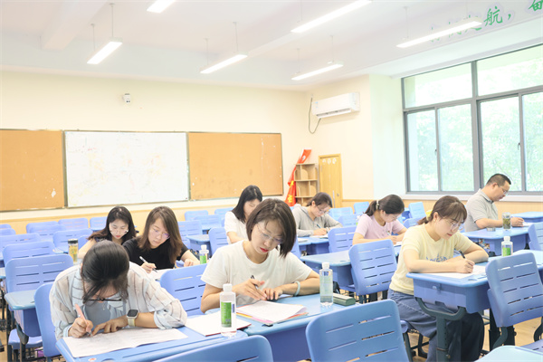 政治：做题现场.jpg