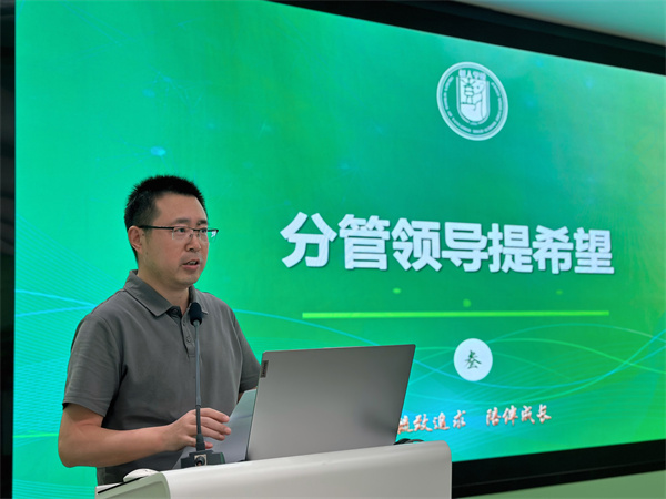 7 初二分管领导常松主任提希望.jpg