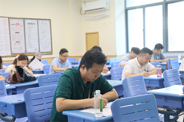 物理：做题现场.jpg