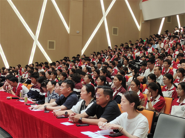 学生集体照1.jpg