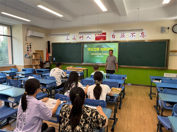 集体教研现场.jpg