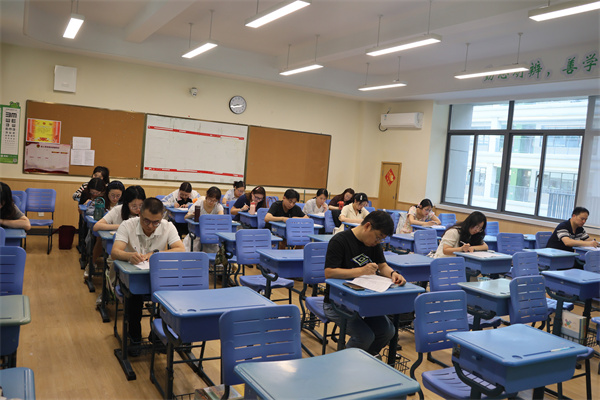 语文：做题现场.jpg
