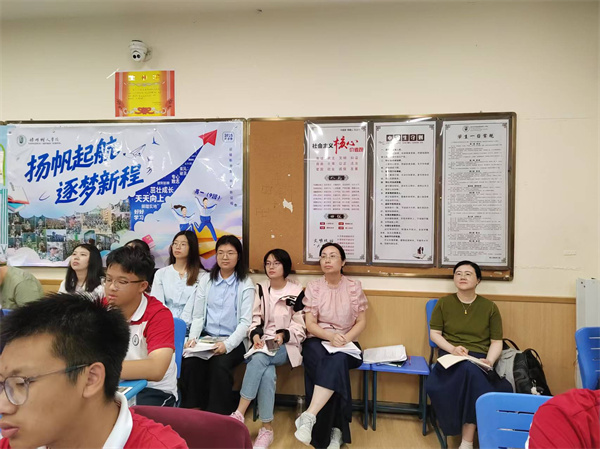 高中英语组：听课现场.jpg
