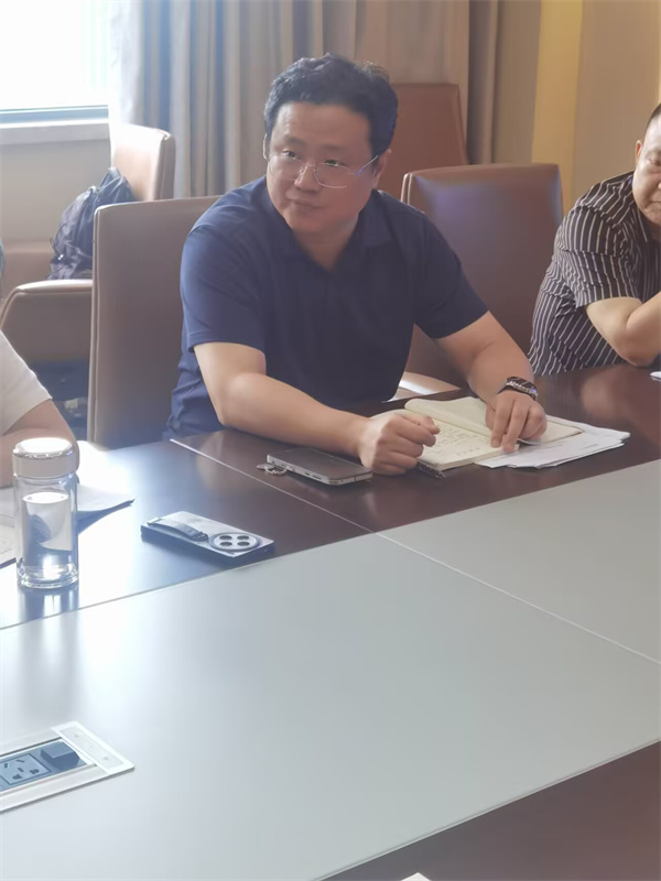 高峰主任评课.jpg