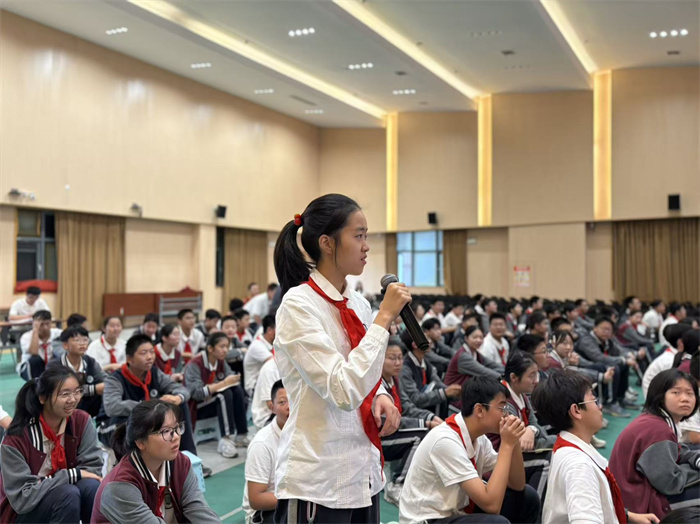 初二（11班）施博雯.jpg
