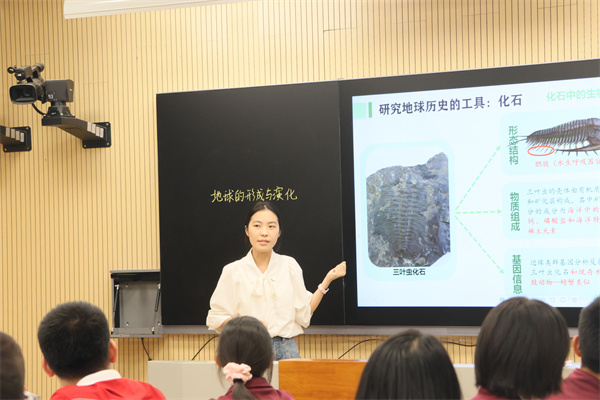 生物学张书芹上课.jpg