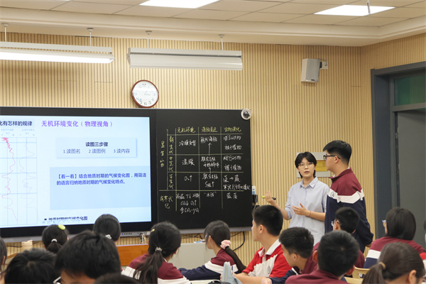 物理许宸睿上课.jpg