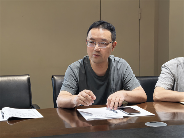 物理组：于锋老师评课交流.jpg
