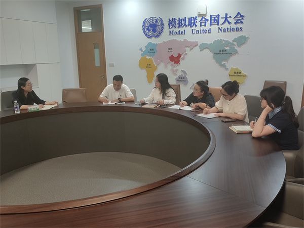 历史心理组：徐继玲教授评课.jpg