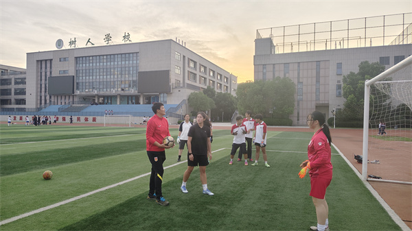 前国家队门将张艳茹指导学生 .jpg