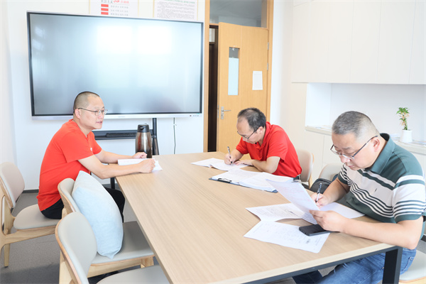 李春荣老师发言交流.jpg