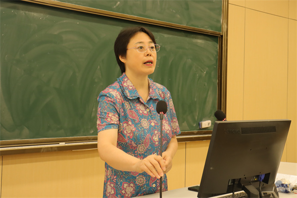 化学生物组：丁伟教授做专题讲座.jpg