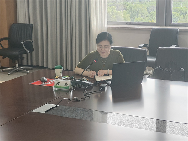 高中英语组：程晓教授评课.jpg