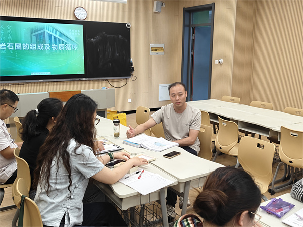 陶力越老师评课.jpg