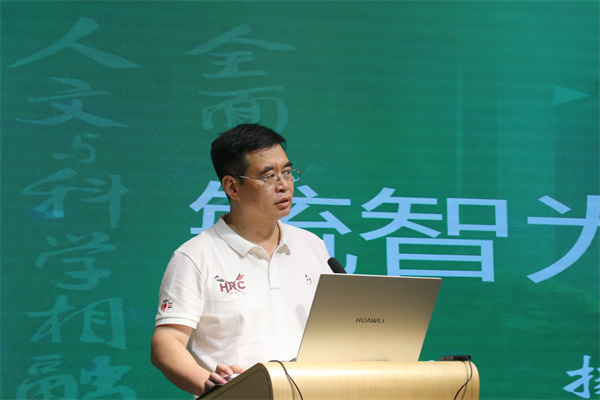 教务处副主任陈瑞飞发言.jpg