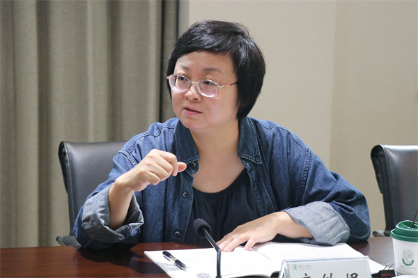 副校长童敏娟交流.jpg