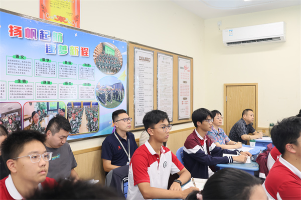 化学生物组：听课现场.jpg