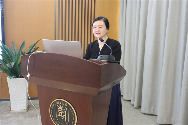 高中英语组：程晓教授做专题讲座.jpg