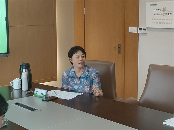 化学生物组：丁伟教授评课.jpg