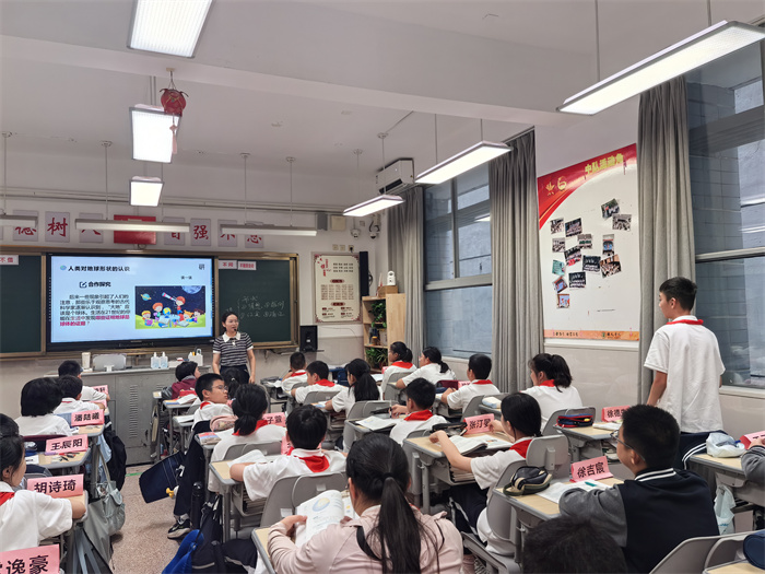 师生互动1.jpg
