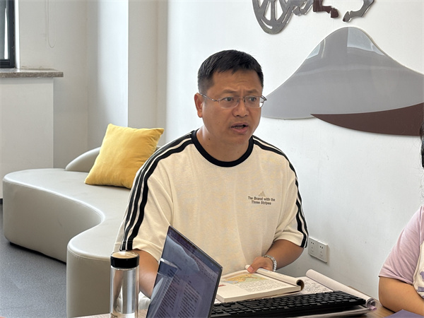 殷宏老师发言交流.jpg