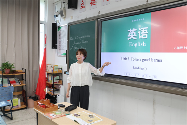 初中英语组：殷琳老师上课.jpg