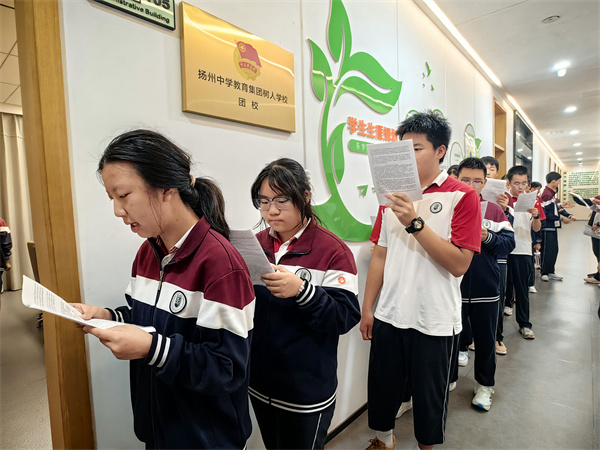 学生候场.jpg