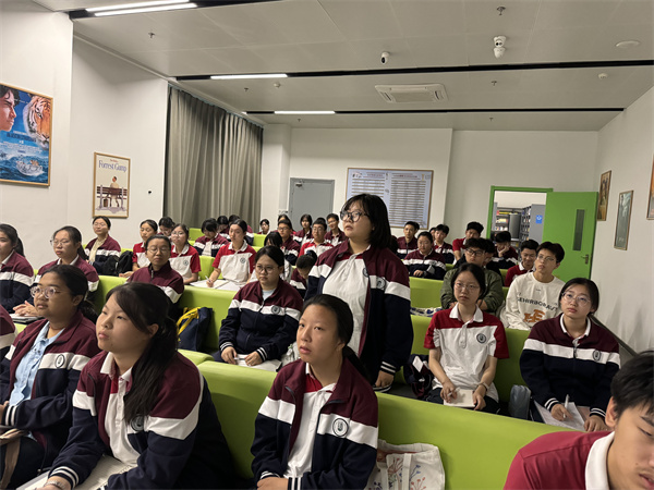 学生提问.jpg