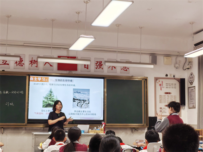 张老师上课.jpg